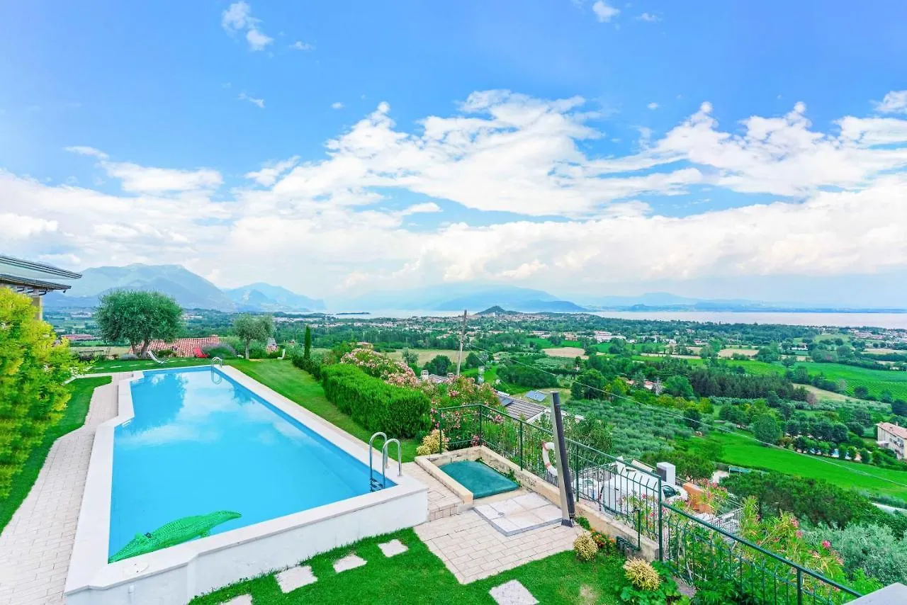 ソイアーノ・デル・ラーゴ Piscina Panoramica - La Casa Volanteヴィラ 別荘