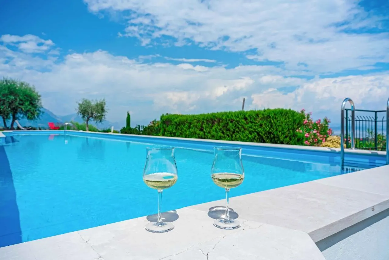 Holiday home Piscina Panoramica - La Casa Volante Villa Soiano Del Lago Italy